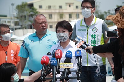 市長盧秀燕宣布國民運動中心、洽公機關解禁